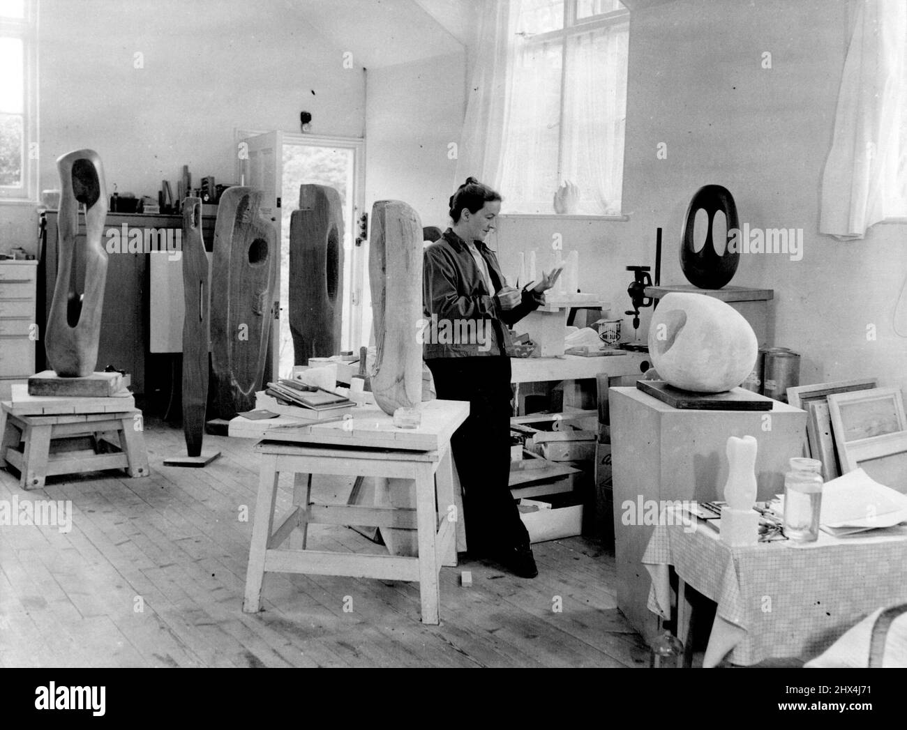 Barbara Hepworth World Famous Sculptor, Barbara Hepworth, Seen