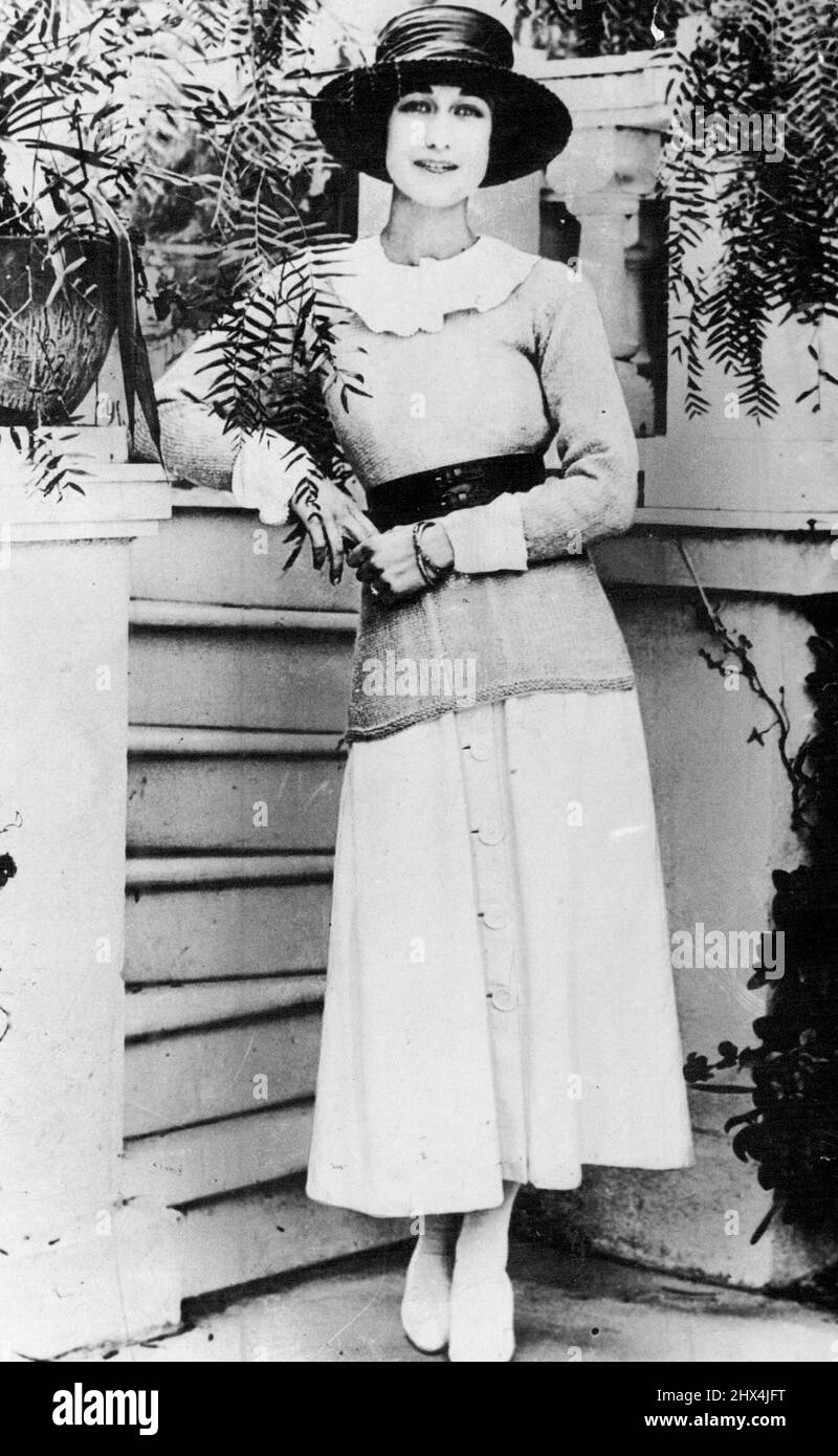 Mrs. Ernest Simpson Before her First Divorce. Associated Press Photo Shows: Mrs. Ernest Simpson Photo graphed at Colorado, California, in 1927 just before her Divorce from command are Wing field Spencer, her first Husband. The Beautiful Ex- Mrs Simpson photo graphed in California in 1927. December 21, 1936. (Photo by The Associated Press). Stock Photo