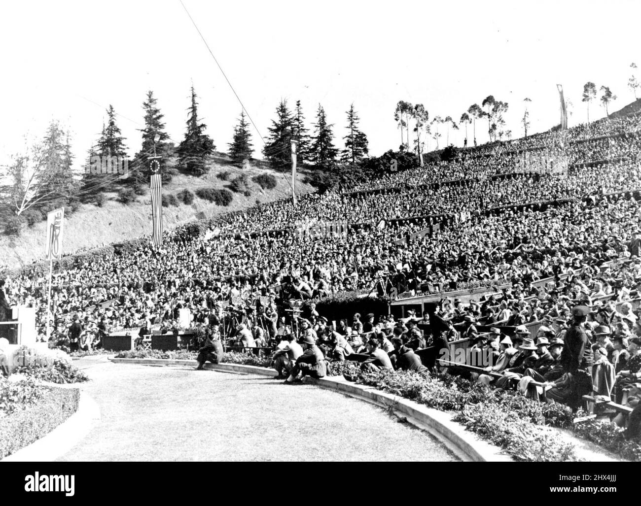Madame Chiang Kai-Shek Addresses 30,000 Persons In Hollywood Bowl -- Madame Chiang Kai-Shek, wife of the Generalissime of China, is shown at the left addressing the largest audience of her tour of the United States in Hollywood, American movie center. An audience of 30,000 men and women filled Hollywood Bowl to capacity to hear her pledge that China would fight until final victory is won and then play its port in a just and lasting peace. June 21, 1943. (Photo by Office Of War Information). Stock Photo