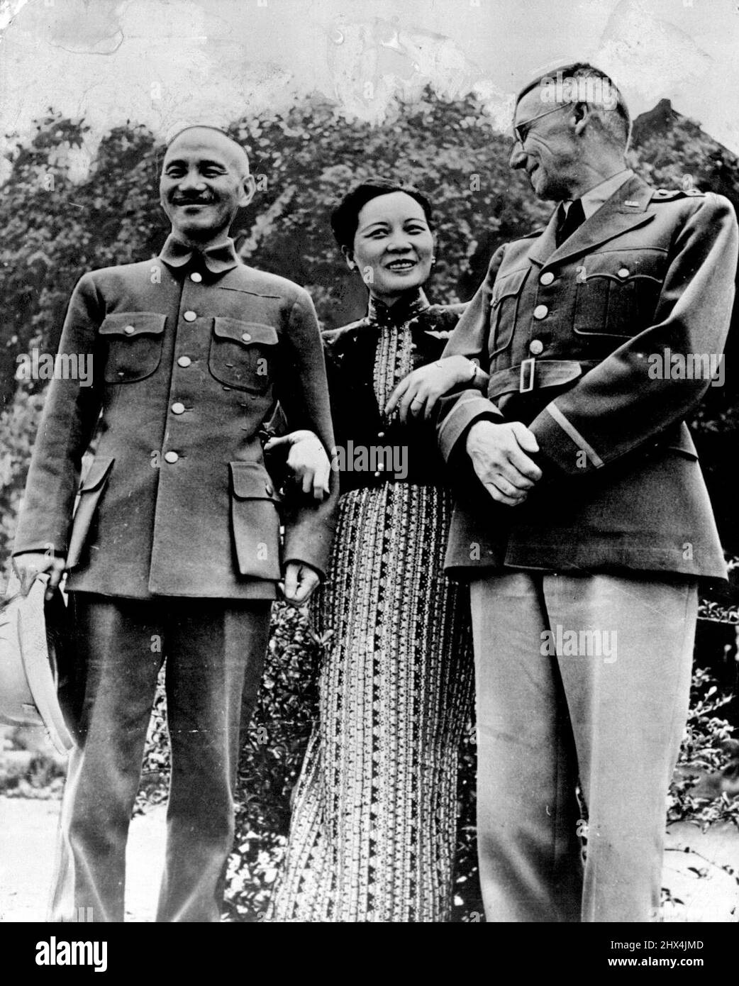 Madame Chiang Kai-Shek links arms with her husband and American General Stilwell in Burma, 1944, not long after the stormy Cairo meeting. May 4, 1944. Stock Photo