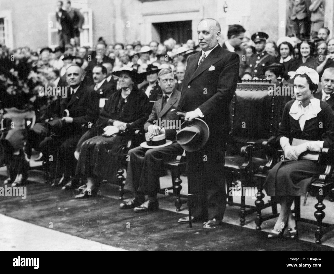 Duke And Duchess of Windsor At Austrian Sports Meeting. Photo Shows:- President Miklas Speaking at the Opening of the sports week. On either side of him are the Duke and Duchess of Windsor. The Duke and Duchess of Windsor made their first official public appearance together when they accompanied President Miklas at the Opening of Worthersee Sports Week, near Castle Wasserleonburg, Austria, during the Week-end. July 13, 1937. (Photo by Topical Press) Stock Photo