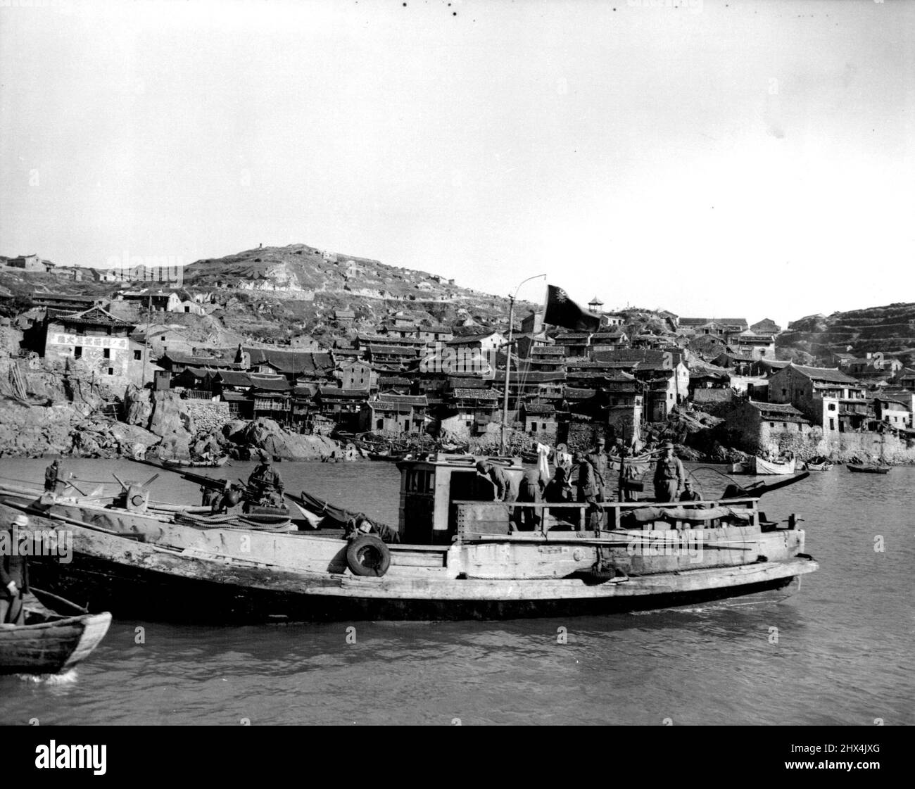 Guarding approach to Island - An armed Chinese nationalist junk rests in water off the Island of lower Tachen in the Tachen Island group. Part of village of tashatou is in background. Islands are held by Chinese nationalists and have been targets of attacks by Chinese reds. island group is only 14 miles from the Chinese mainland and about 200 miles north of the Chinese nationalist stronghold of Formosa. December 05, 1954. (Photo by Associated Press Photo). Stock Photo