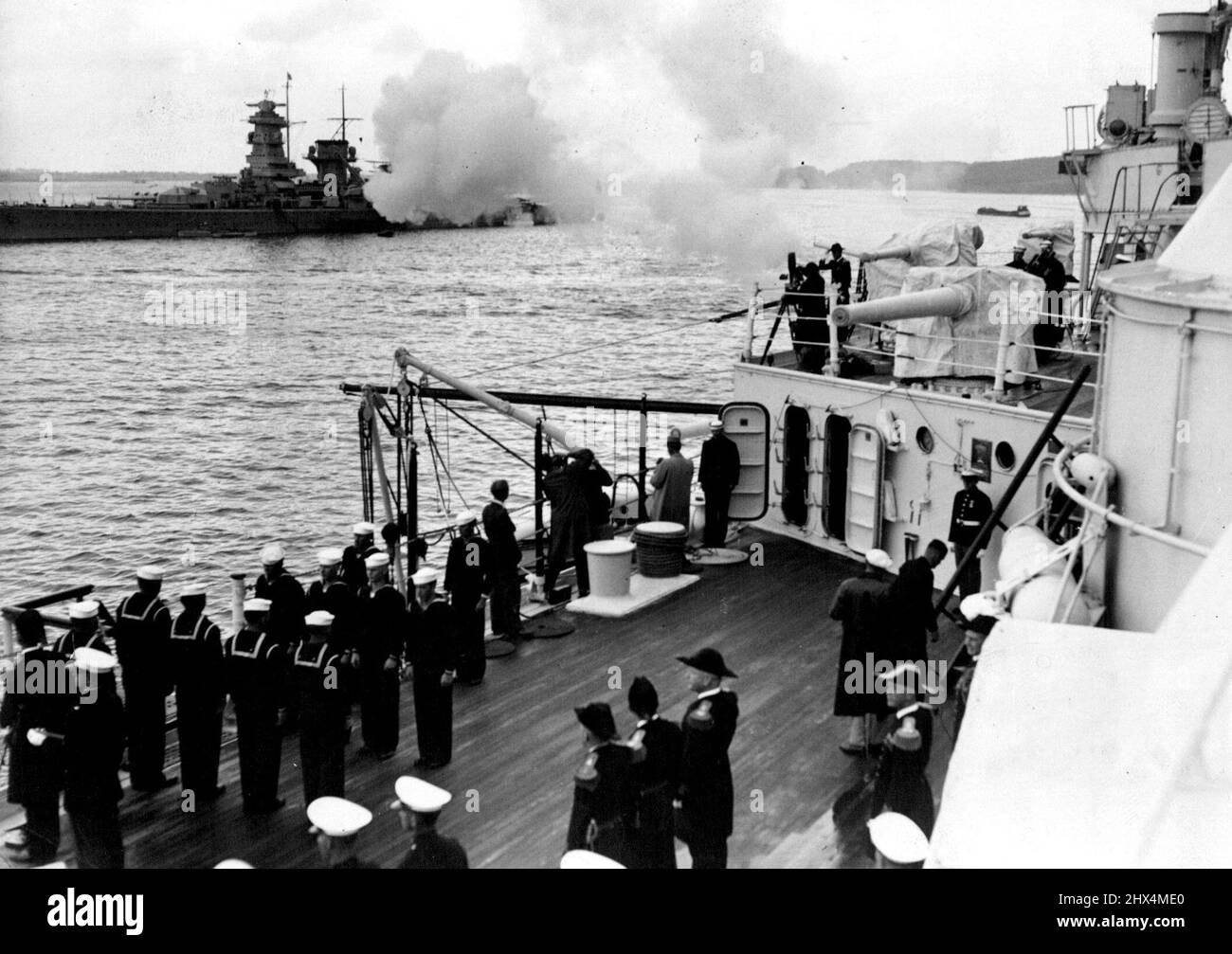 The standing under the command of Rear Admiral Brown II. American ***** with the battles vessel 'Arkansas', 'New York' and 'Wyoming' met to visit the kieler week in Rich naval port. Salut of the 'Graf Spee' in honor of the American visit. June 21, 1937. Stock Photo