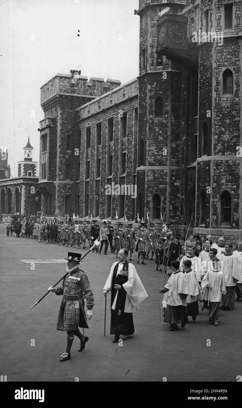 The Procession leaves the Tower lead by the Chief Warder. ***** The ancient custom of Beating the Bounds took place one again at the Tower of London. This old ceremony dafes back to Anglo Saxon days when maps were very rare, and it was customary once every year to march round the boundaries of each Parish.The Beating of the Boundary stones was performed by boys to ensure that the memory of each position survived as long as possible.The ceremony now takes place every three years.Choir Boys from the Royal Chapel of St. Peter an Vinvula, carry long willow wands and are led in procession by the Ye Stock Photo