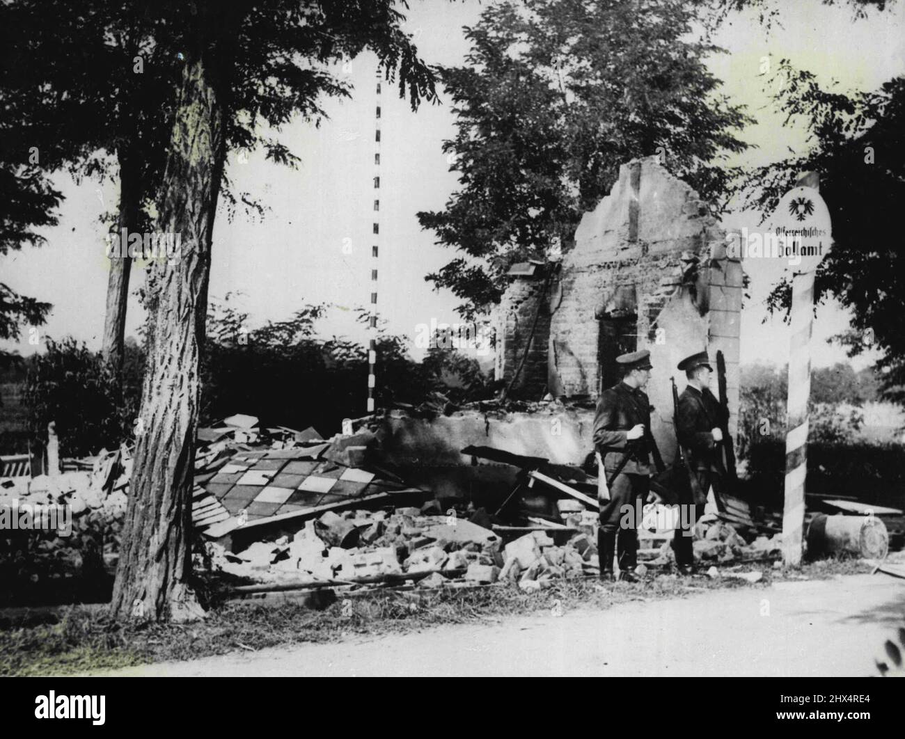 Czechs Blow Up Austrian Customs House. First picture received since the crisis, from the Austro-Czech frontier, showing a wrecked Austrian customs house at Neu-Prerau, near Laa, after it had been blown up by Czechoslovakian rioters. September 25, 1938. (Photo by Keystone). Stock Photo