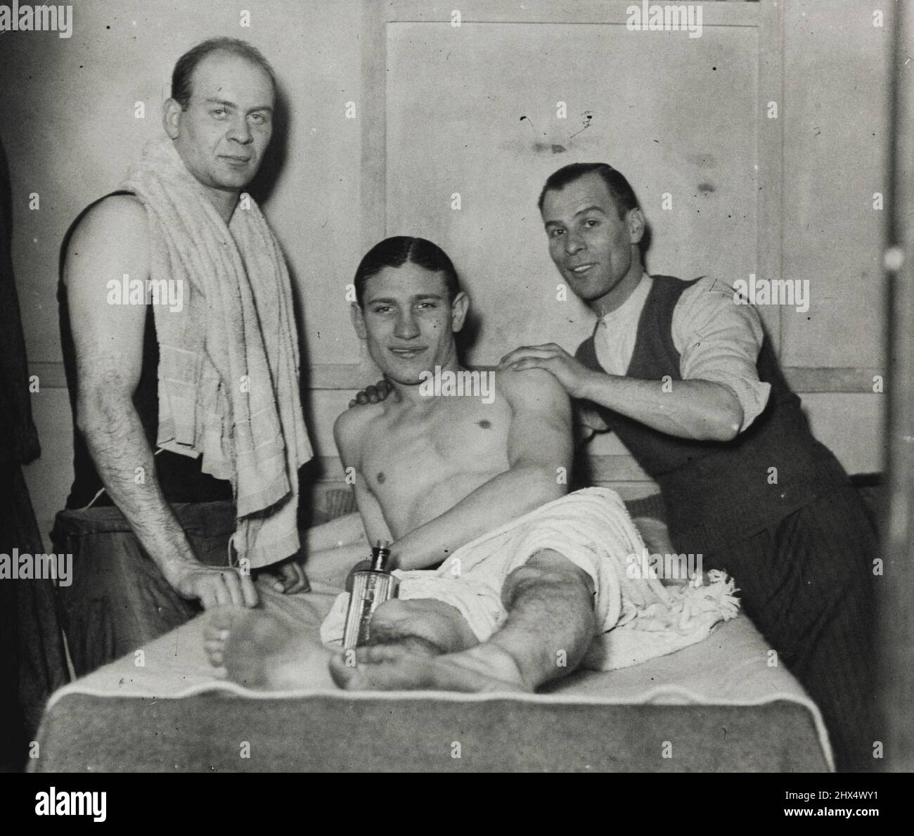 Vintage boxing ring press hi-res stock photography and images - Alamy