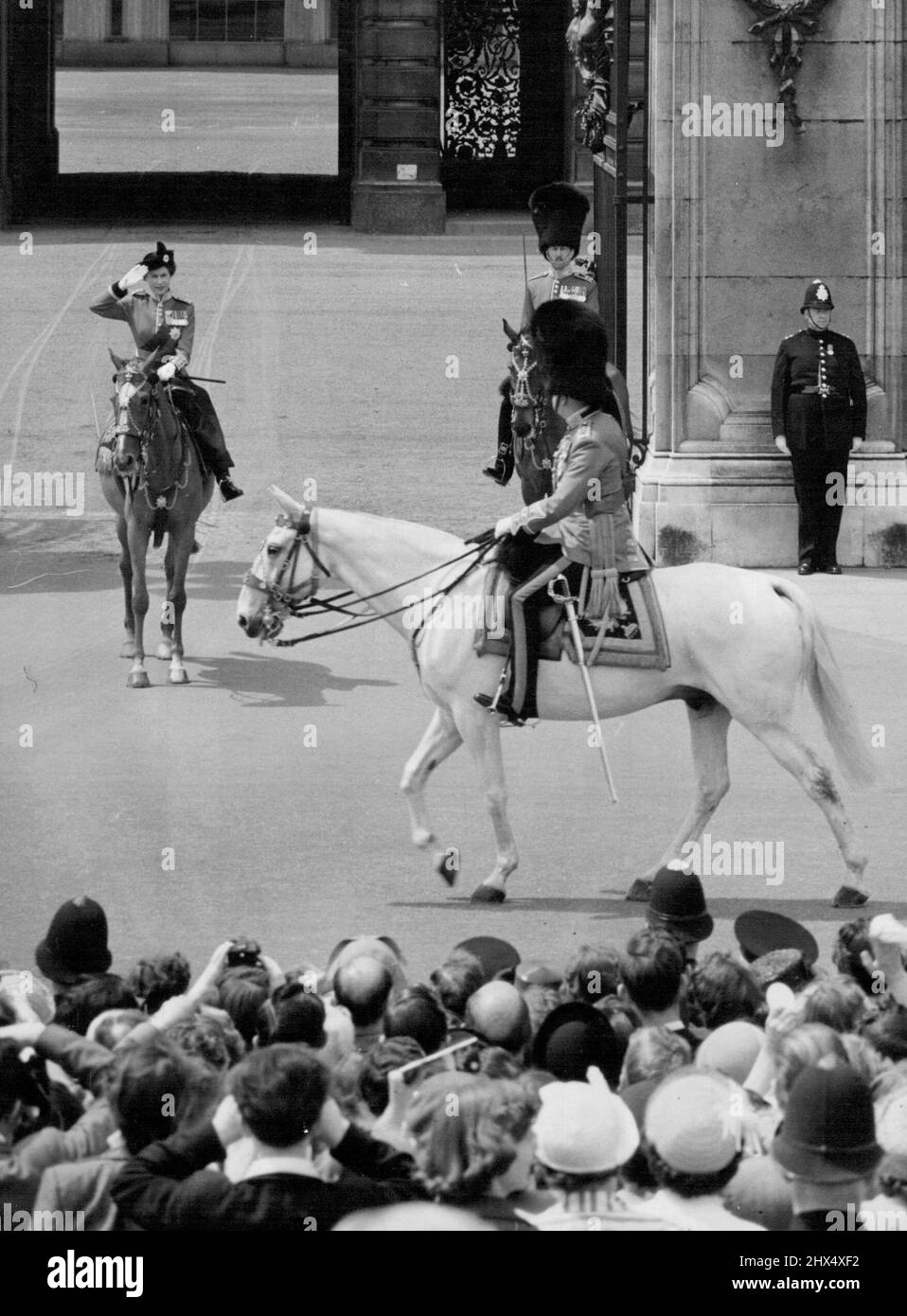 Queen Saluted By Her Uncle At The Palace- The Queen returns the salute of her uncle, the Duke of Gloucester outside Buckingham palace, London, to-day (Thursday) when the guards marched past the Queen after the Trooping the Colour ceremony, in celebration of her official birthday, on the horse guards parade. June 5, 1952. (Photo by Reuterphoto). Stock Photo
