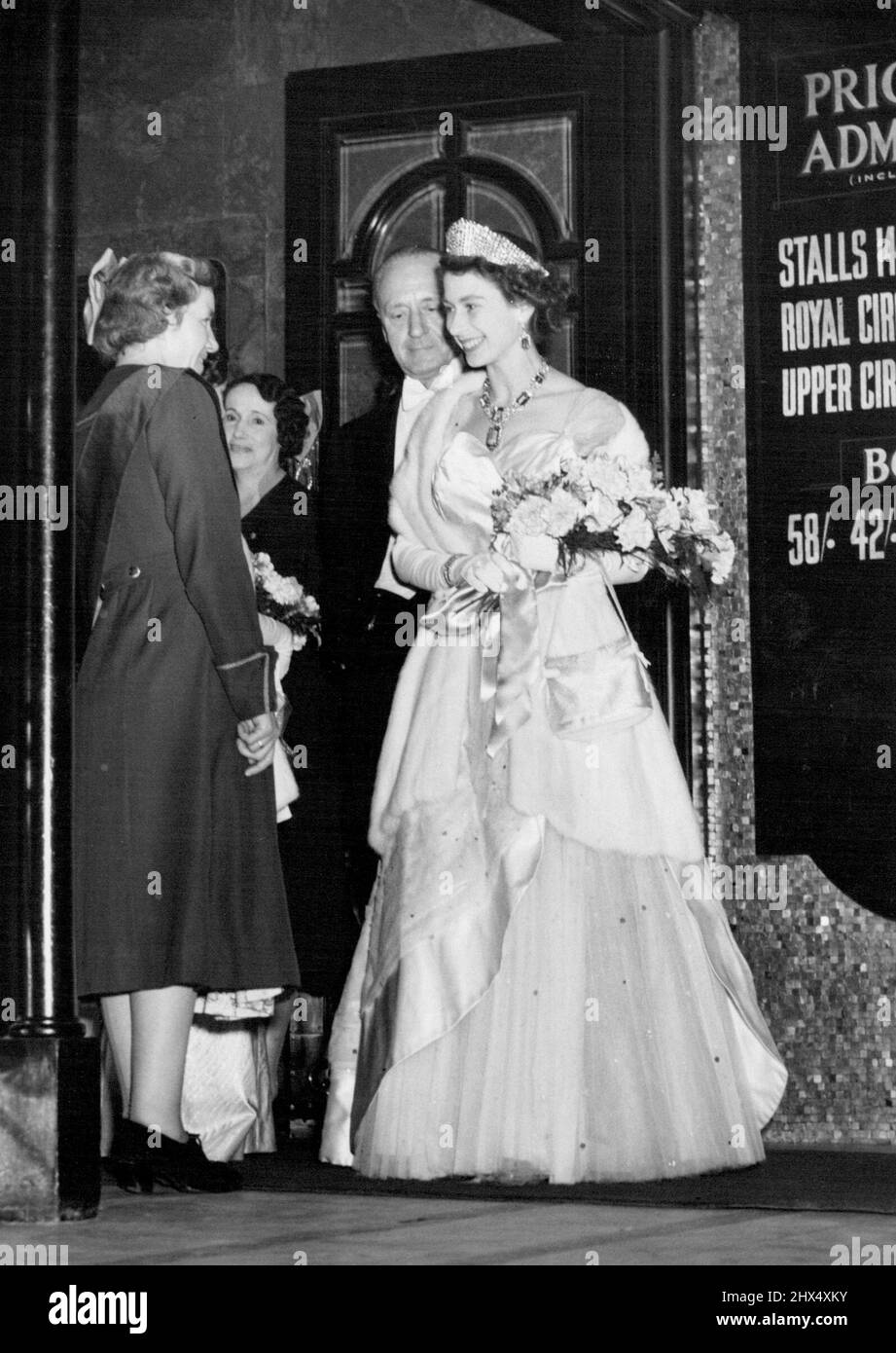 After the Royal Variety Performance last night the Queen carrying a bouquet, chatted happily with one of the attendant at the London Palladium. November 02, 1954. (Photo by Daily Mirror). Stock Photo