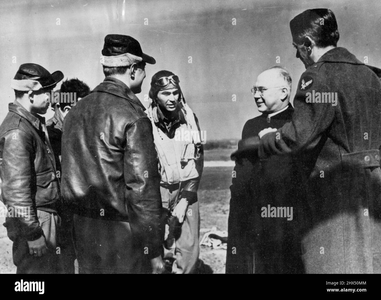 Archbishop Spellman And Antwerp Air Crews - Archbishop Francis J. Spellman, Military Vicar of the U.S. Armed Forces, talks to Captain Oscar O'Neill, of Rio de Janeiro, and members of the Flying Fortress 'Invasion II' before the take-off, for Antwerp, where on Monday April 5th, the U.S.A.A. F. dropped bombs on the German Armament works. July 02, 1943. (Photo by U.S. Official). Stock Photo
