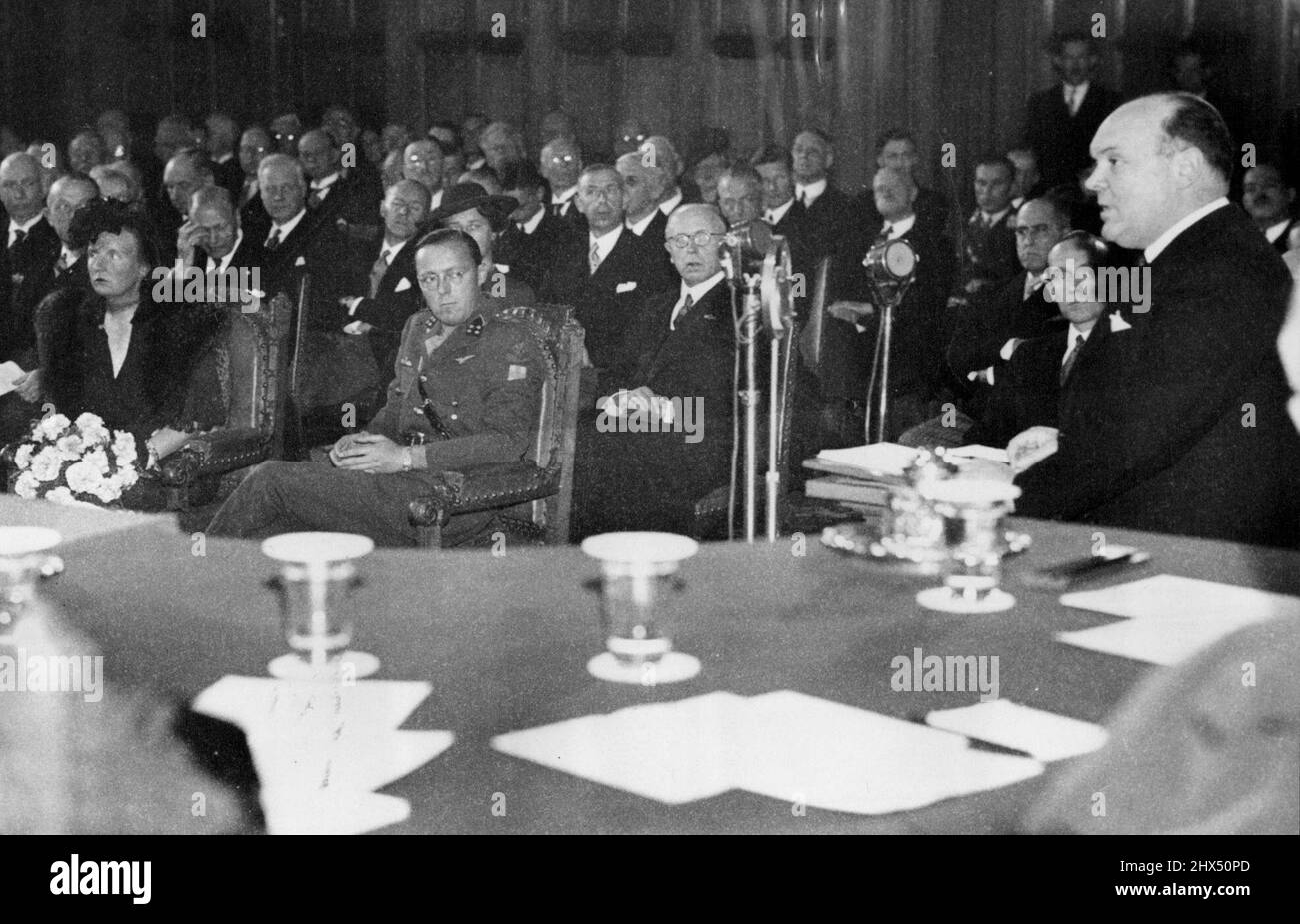 Minister Spaak addressing the court, Princess Juliana and Prince Bernhard (at left) listening. May 01, 1946. Stock Photo