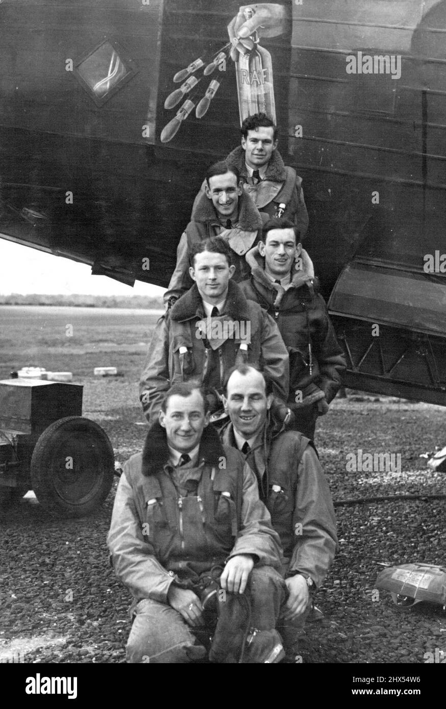 New Zealand Bomber Squadron -- A crew of the New Zealand bomber Squadron with an unofficial crest painted on their aircraft. This Wellington bomber squadron, which is manned by New Zealanders has made many raids on Germany and occupied territory. August 04, 1941. (Photo by British Official Photograph) Stock Photo