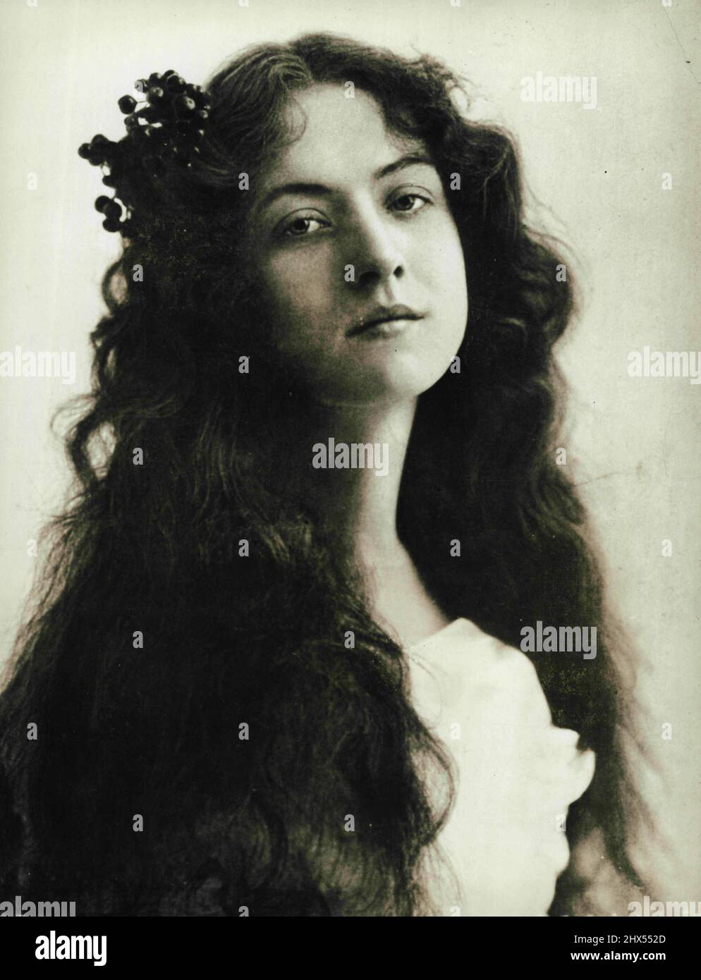 Beauty Triumphs. - 'Innocence' - another type that appealed in 1902. One of 24 beauty queens selected in the first photographic beauty contest ever held - it was staged by a noted Paris magazine in 1902. November 16, 1950. (Photo by Schoenfeld Collection of Camera Features). Stock Photo