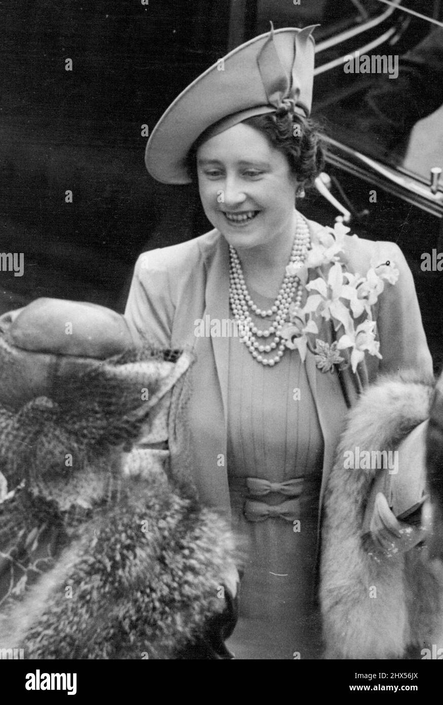 Queen Mother - General Scenes - 1939-1945. July 24, 1943. Stock Photo