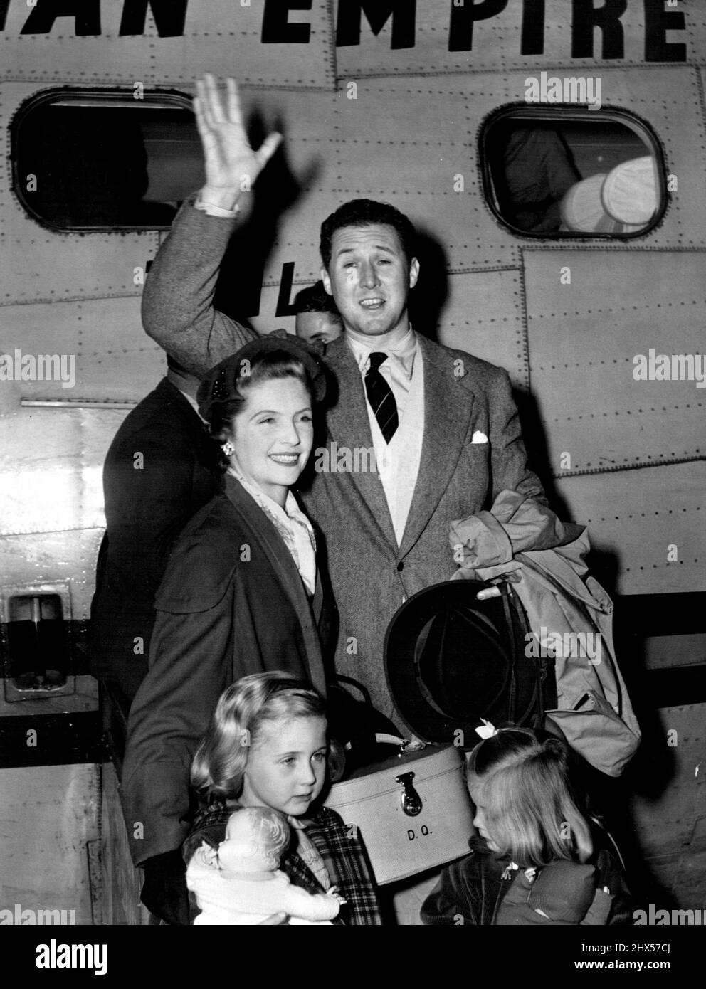 Mr. and Mrs. Anthony Quayle....with their children Rosanne and Jennifer arriving at Rose Bay Flying Base to day by T.E.A.L. They are members of the Stafford on Anvon Shakesperian Memorial Company that arrived from London. April 19, 1953. (Photo by John Aloysius Mulligan/Fairfax Media). Stock Photo