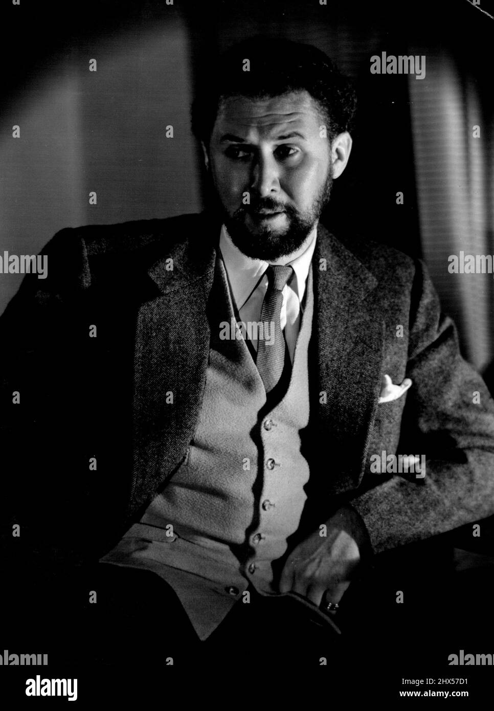 Brilliant English actor Anthony Quayle will head the Stratford Company in Australia next year. September 26, 1952. (Photo by Houston Rogers). Stock Photo
