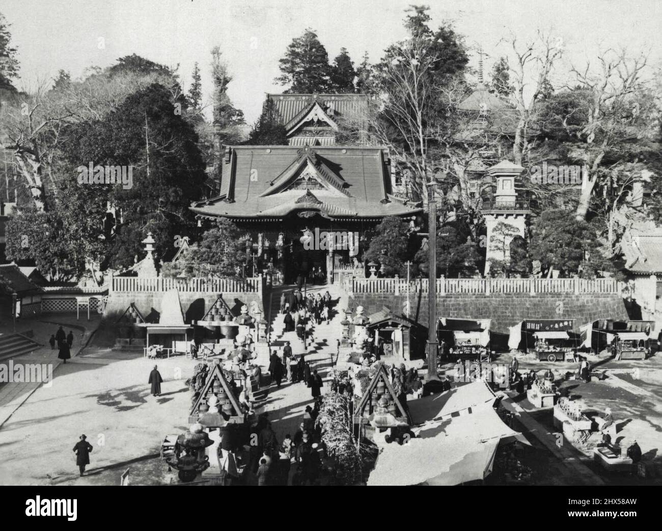 One of the most typical temple building in Japan, with such sub-buildings, as Sanmon or entrance gate, pagoda, main building etc. This is Shinshoji temple at Chiba, some 50 miles east south ward from Tokyo, one of the notoricious temples in Japan. April 1, 1934. (Photo by Shimbun Rengo News Photo Service). Stock Photo