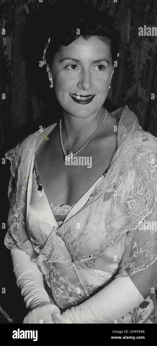 Actress Aileen Britton looked striking in a figured white frock and lavender lace stole at the first night of the Piddington show. February 04, 1951. Stock Photo