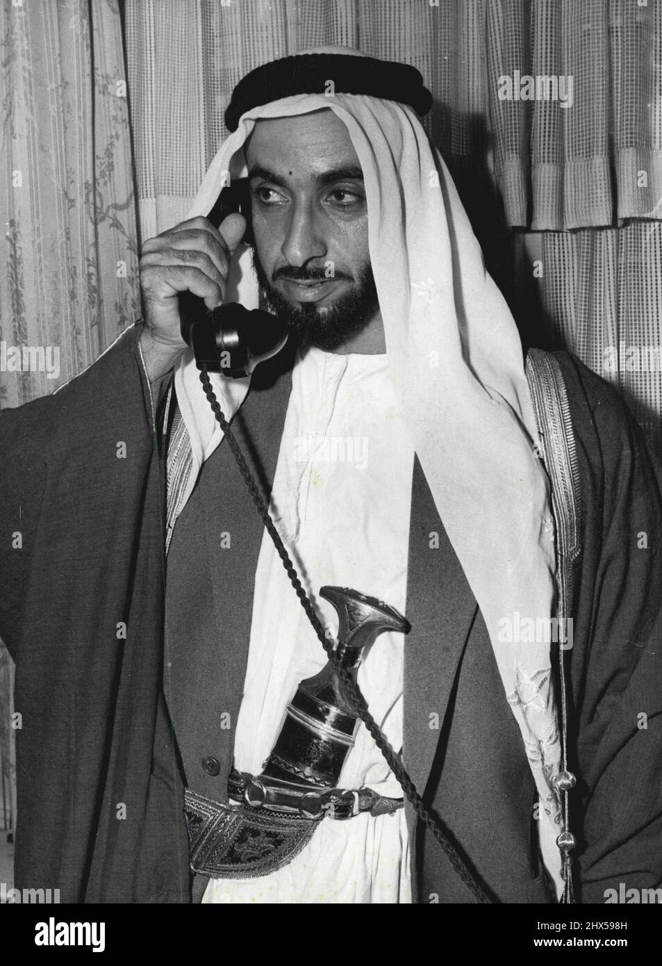 Sheikh Zaid of Buraimi photographed in London today. He spourned a bribe of £30m, offered by King Ton Saud who wanted to acquire the rich oil land of the Buraimi Oasia so that Aramoo, the American oil company, might work the deposits. Two members of the tribunal endeavouring to so out the sovreignty of this land, resigned after attempt had been made to tamper with the impartiality of the sitting. October 06, 1955. Stock Photo