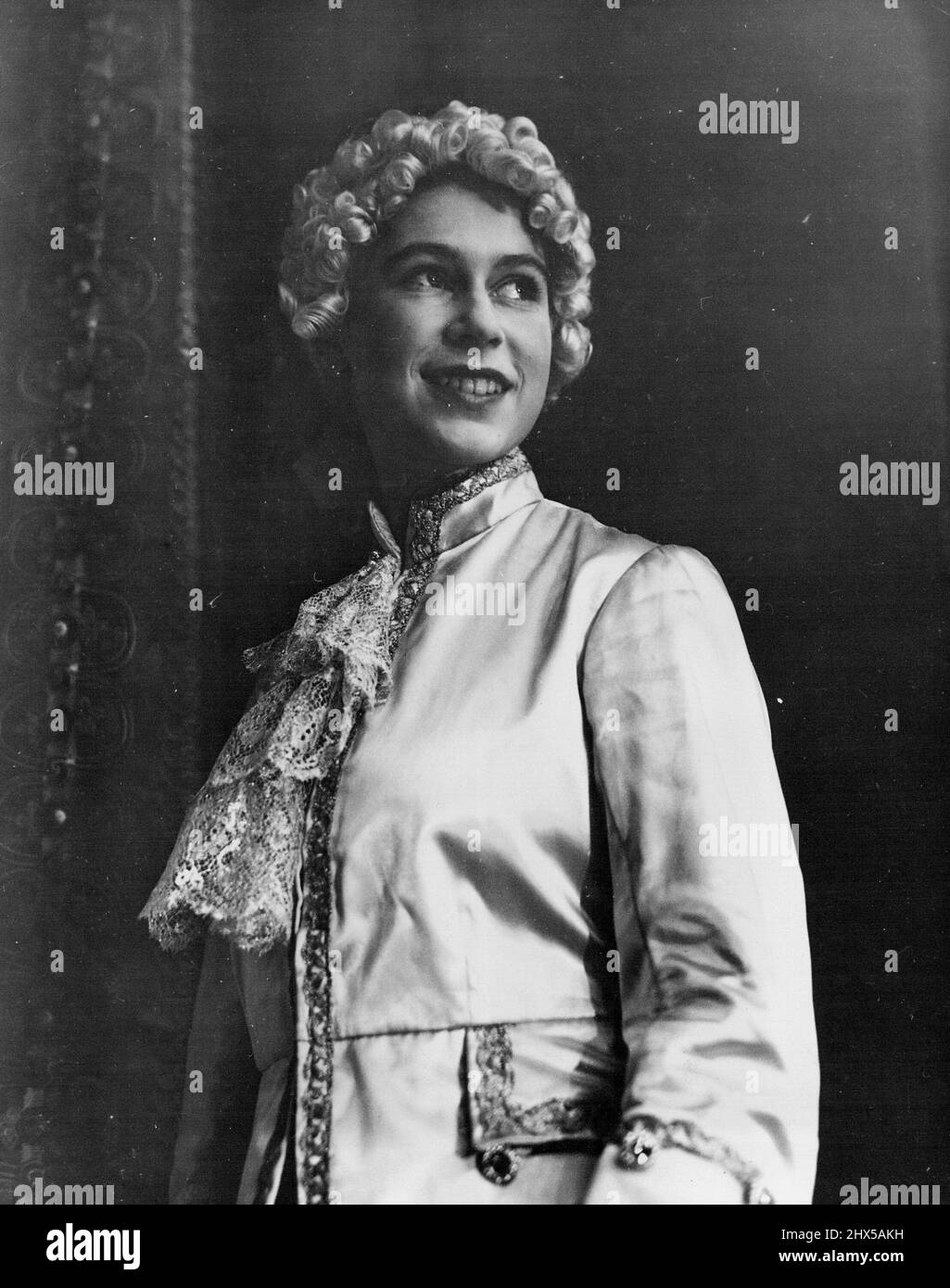 Xmas 1942. Pantomime. Sleeping Beauty. - Queen Elizabeth. June 16, 1953. (Photo by Camera Press Ltd.). Stock Photo