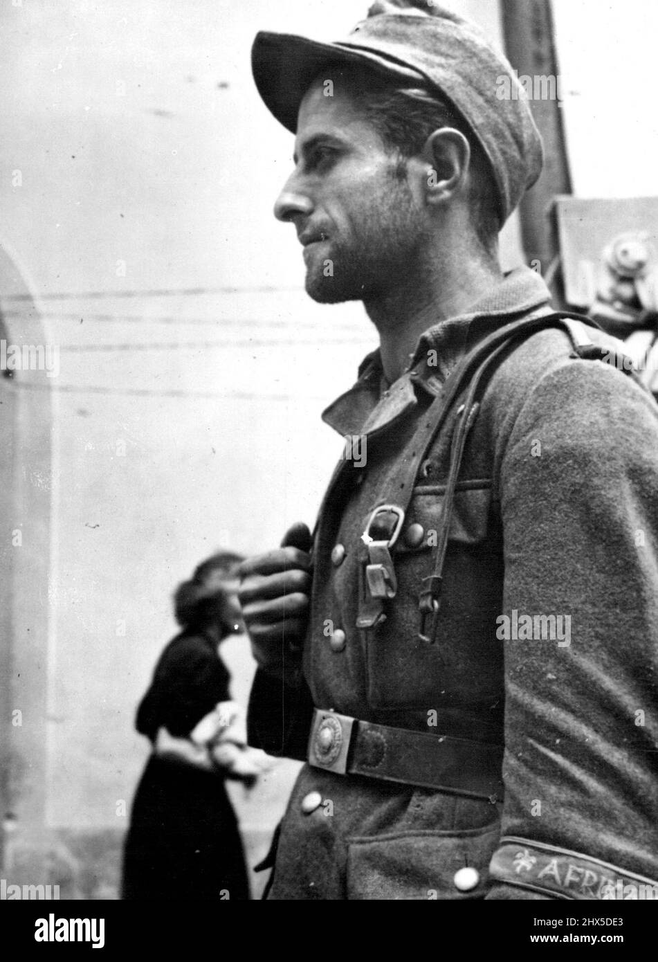 Seasoned German Veteran Gives Up A German veteran of the retreats in North Africa and Sicily, found the going too touch in Italy. Wounded at Cassino, he was put into action again after a brief convalescence but decided to surrender. He is shown in a prisoner-of-war camp at Palaia, Italy. The Allied Fifth Army had taken 40,000 prisoners by Aug. 8, 1944 in its advance northward in Italy toward the enemy's Goth Line. September 13, 1944. (Photo by U.S. Office of War Information Picture). Stock Photo