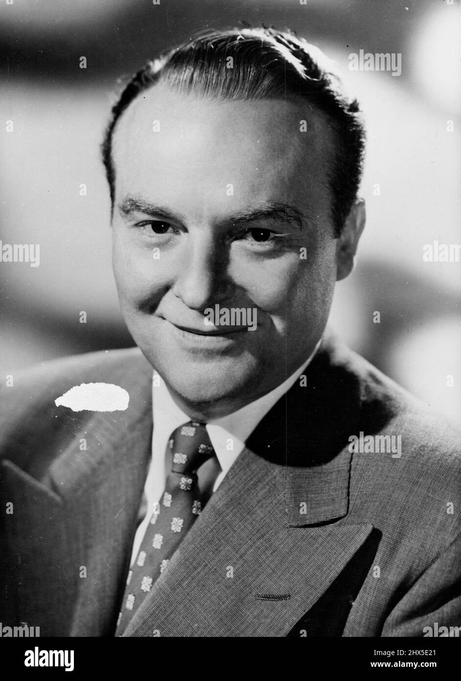 American Personalities: Ralph Edwards. Well known for his work on television, in particular as M. C. of the show 'This is Your Life', in which a celebrity is confronted with people and events having a place in earlier life. This show has been presented on the B. B. C. television network in Britain. September 27, 1955. (Photo by Camera Press). Stock Photo
