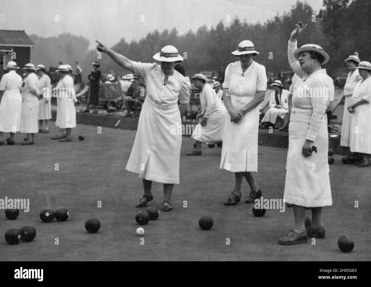 ***** Bowling Championship -- Signalling a good wood, during the match between Suffolk and Surrey. The English Women's Bowling Association's Amateur national Championships were begun this morning at Wimbledon Park Bowling greens. August 21, 1939. Stock Photo