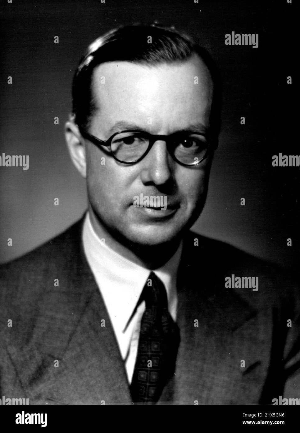 Sir Edwin Noel Plowden, KCB, KBE. - Chairman of the Atomic Energy Research Authority; formerly Chief Planning Officer and Chairman of the Economic Planning Board. September 14, 1954. (Photo by Fayer, Camera Press). Stock Photo