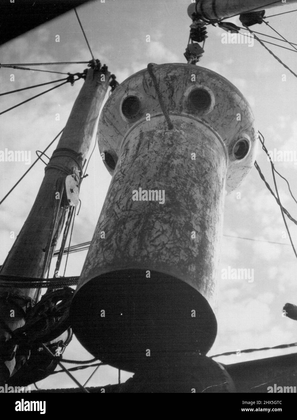 Titanic salvage Black and White Stock Photos & Images Alamy