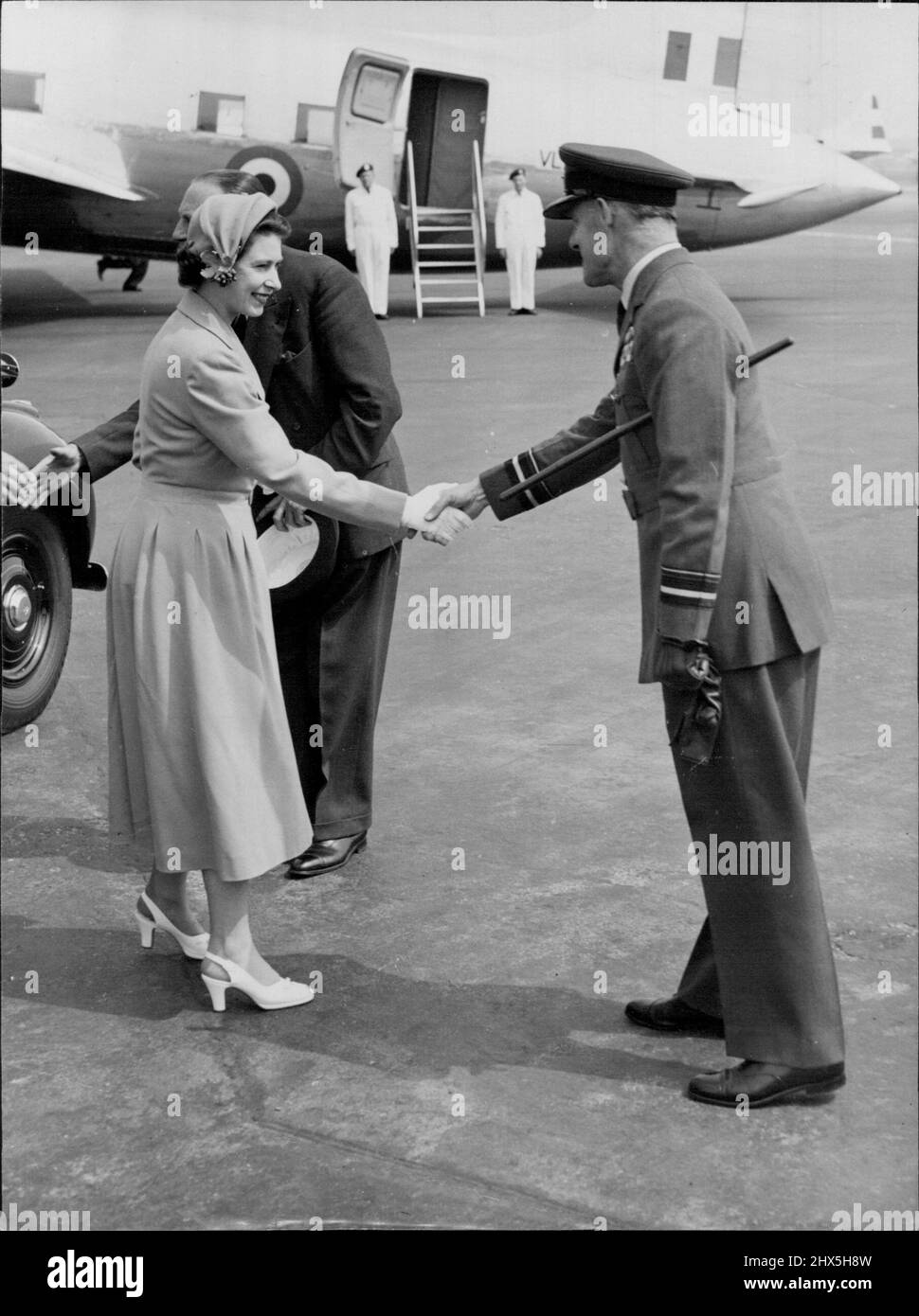 Queen Flies to Ulster. Farewell handshake by the Queen as she was about to leave London Airport to-day (Wednesday) on her State visit to Northern Ireland with the Duke of Edinburgh. The Queen and her husband were flying the Royal Air Force Station, Aldergrove. July 1, 1953. (Photo by Reuterphoto). Stock Photo