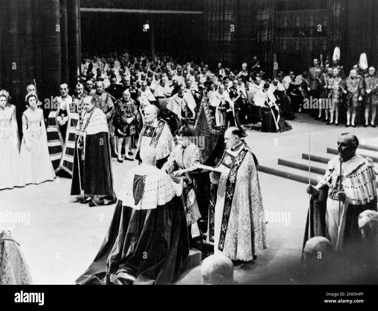 Westminster abbey coronation chair 1953 hi-res stock photography and ...