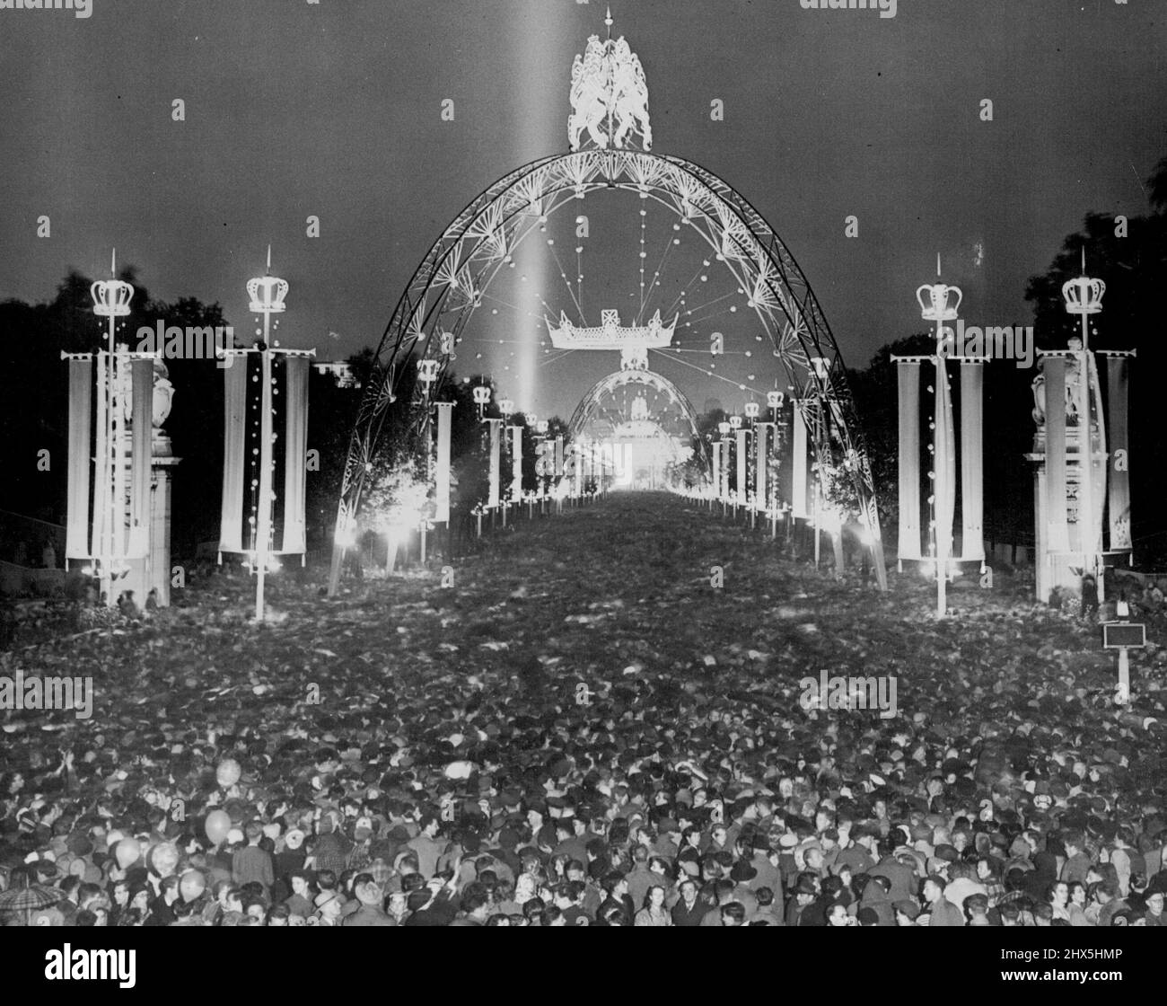 London Rejoices On Coronation Night -- Colossal crowds thronging the magnificently floodlit Mall tonight, which is still a surging mass of happy people form end to end. To terminate the magnificent day of pageantry and splendour London is rejoicing after the Coronation of the Queen, Streets and buildings are floodlit, balls are taking place, wonderful firework displays are being enjoyed and everyone is celebrating in their own particular way. June 02, 1953. (Photo by Fox Photos). Stock Photo