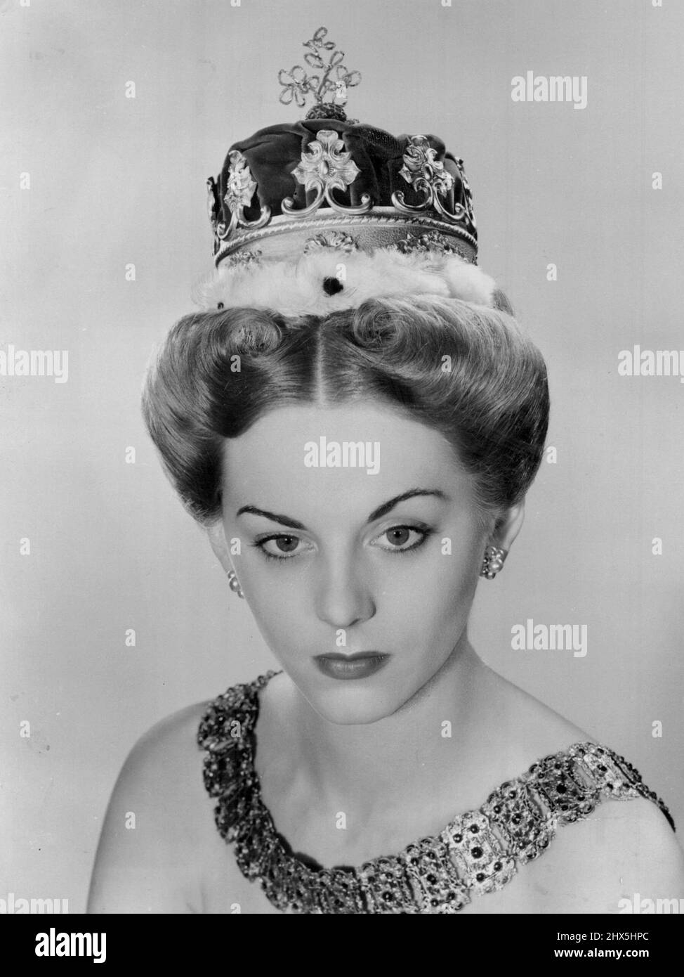 Elizabeth lifts Black and White Stock Photos & Images Alamy