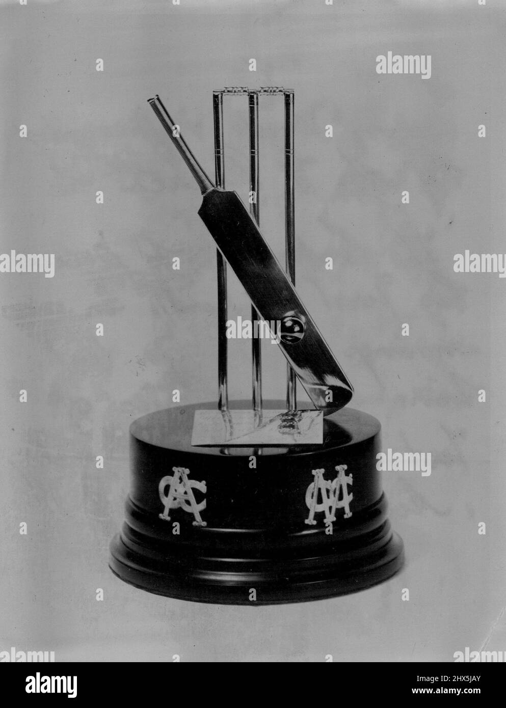 Trophy made & presented by Mr. G. Pearch to the batsman to secure his first 50 runs in an innings in The fastest time in The series of test cricket between Eng v Aust 1932-3. December 05, 1932. Stock Photo
