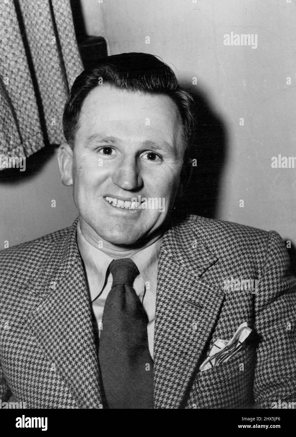 Mr. Laurence Short, National Secretary of Ironworkers A.L.P. Industrial Groups, is in Brisbane. October 17, 1951. Stock Photo