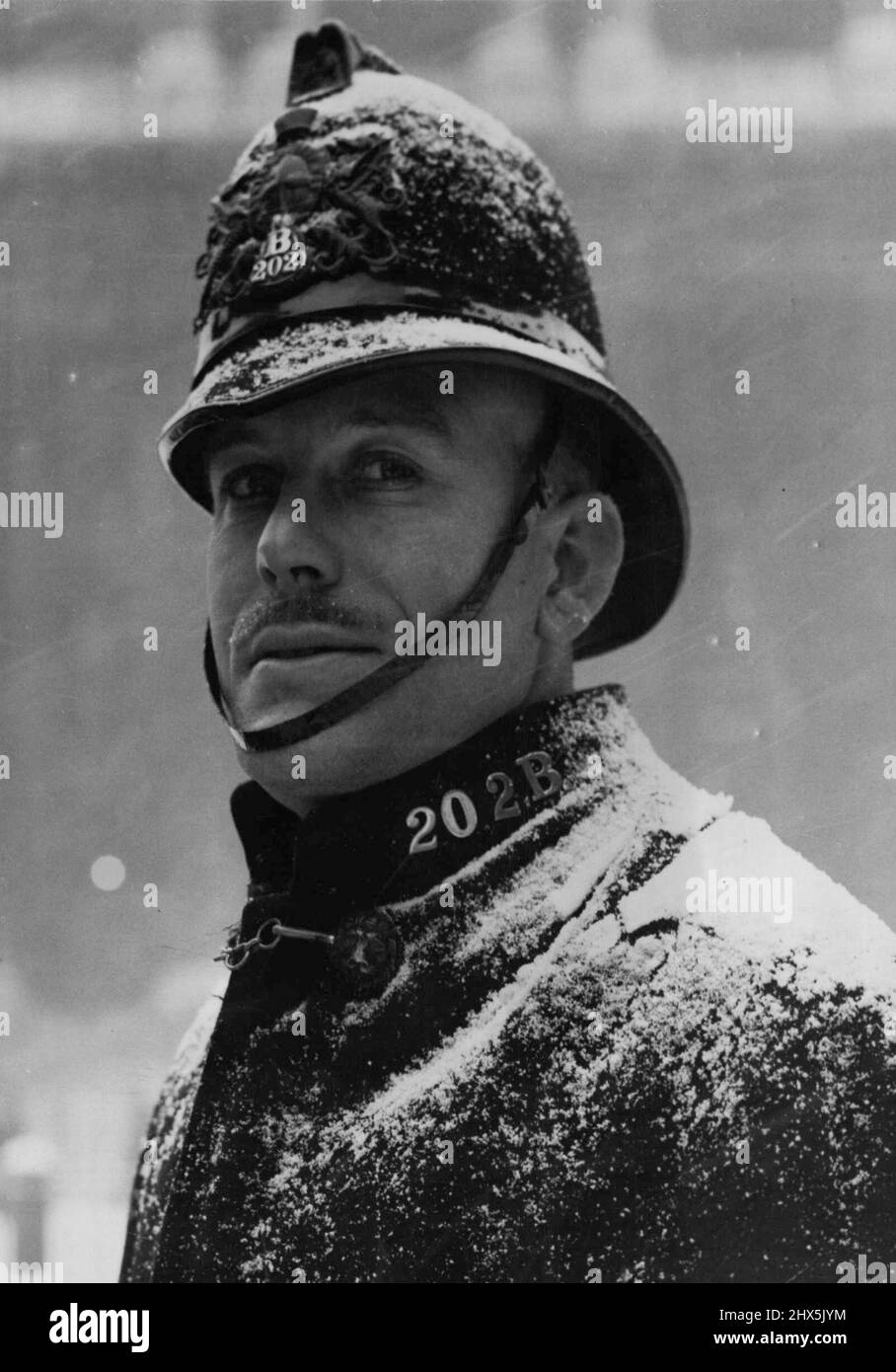 Cold But Unperturbed Although he has one of the coldest of jobs in this weather, the London 'Bobby' wears a warm smile as he goes about his beat today January 6. January 16, 1937. (Photo by Associated Press Photo). Stock Photo