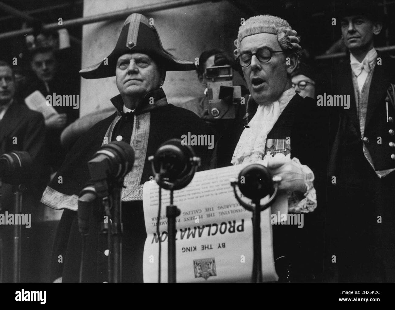 King signs dissolution proclamation read at mansion house hear ye