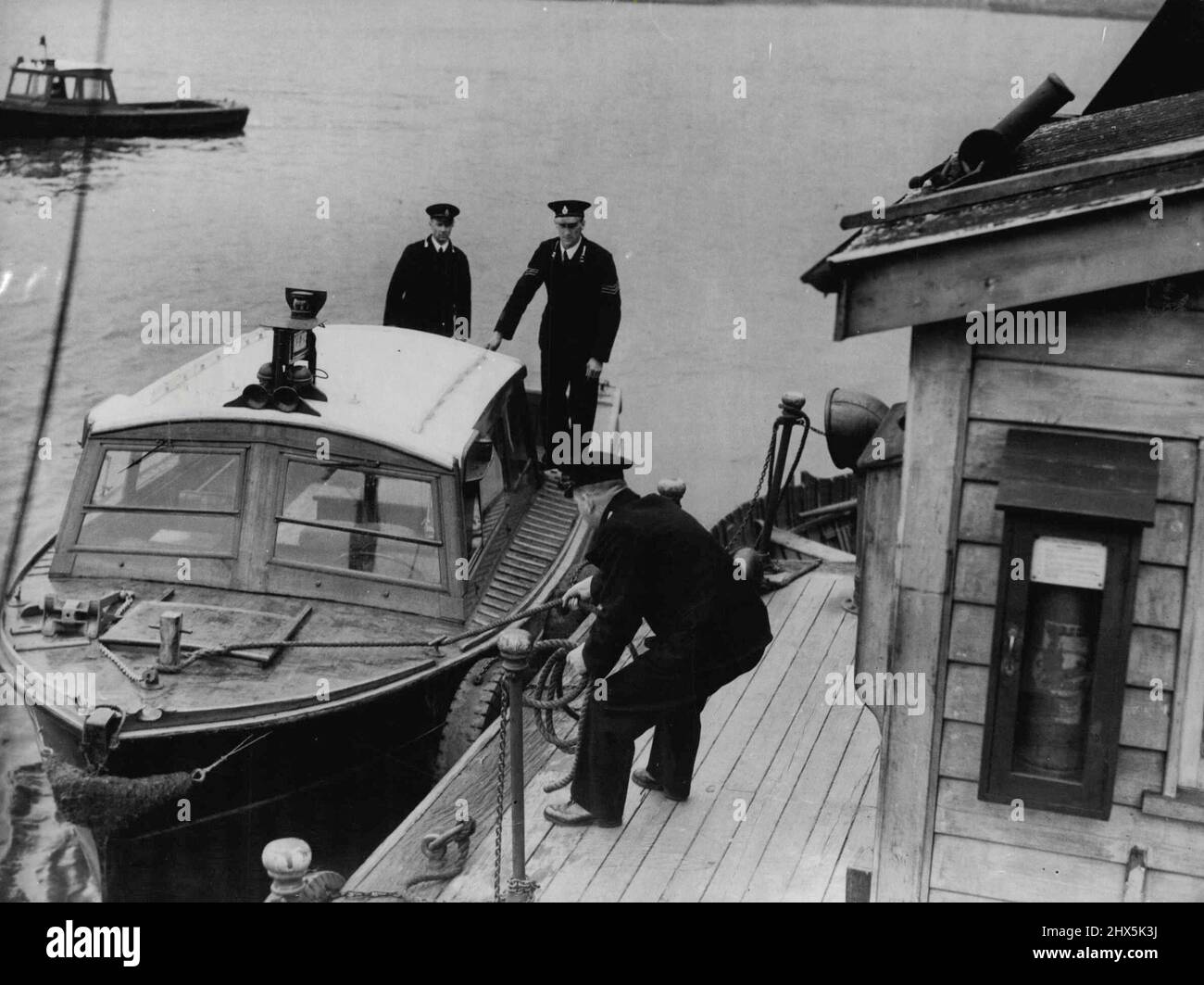 the-police-force-of-the-river-thames-one-of-the-river-police-patrol