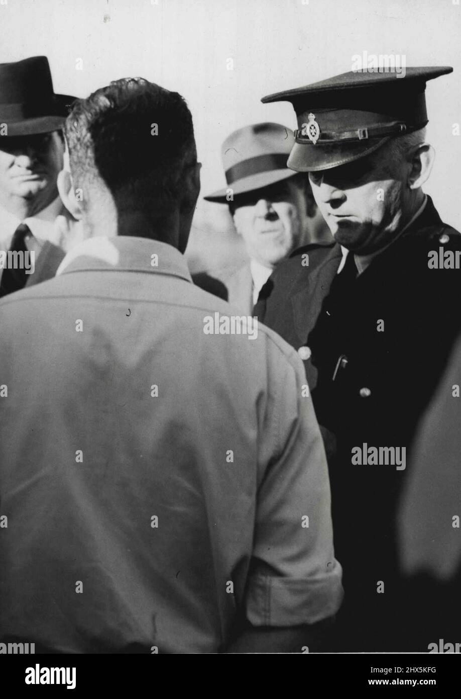 Police take names of pickets at Shell Company Depot, Montpellier Road ...