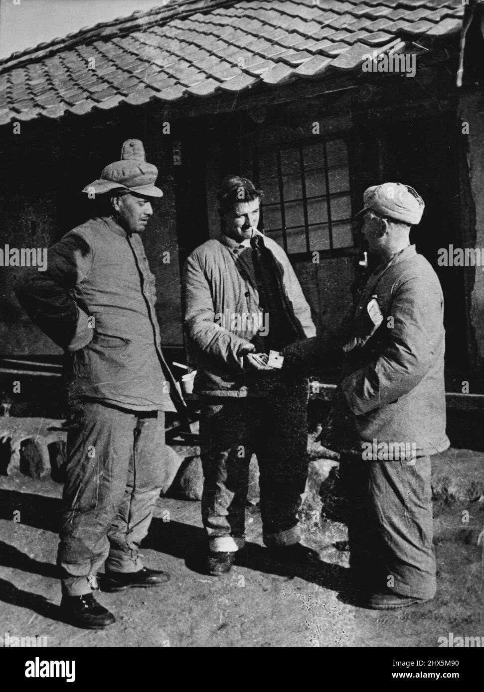 British Prisoners of War In North Korea -- G.C. Dawson, (centre ...