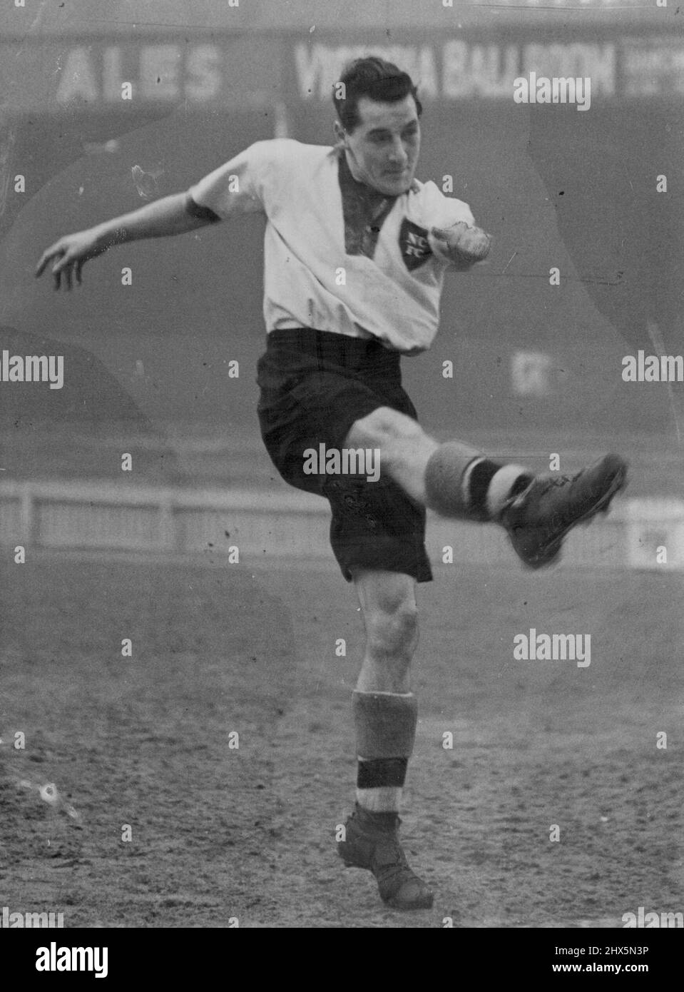 English Footballer's -- A fine action picture of Jack Sewell. (Sheffield Wednesday) recently transferred from Nott's County. July 1, 1951. (Photo by Sport & General Press Agency Ltd.) Stock Photo