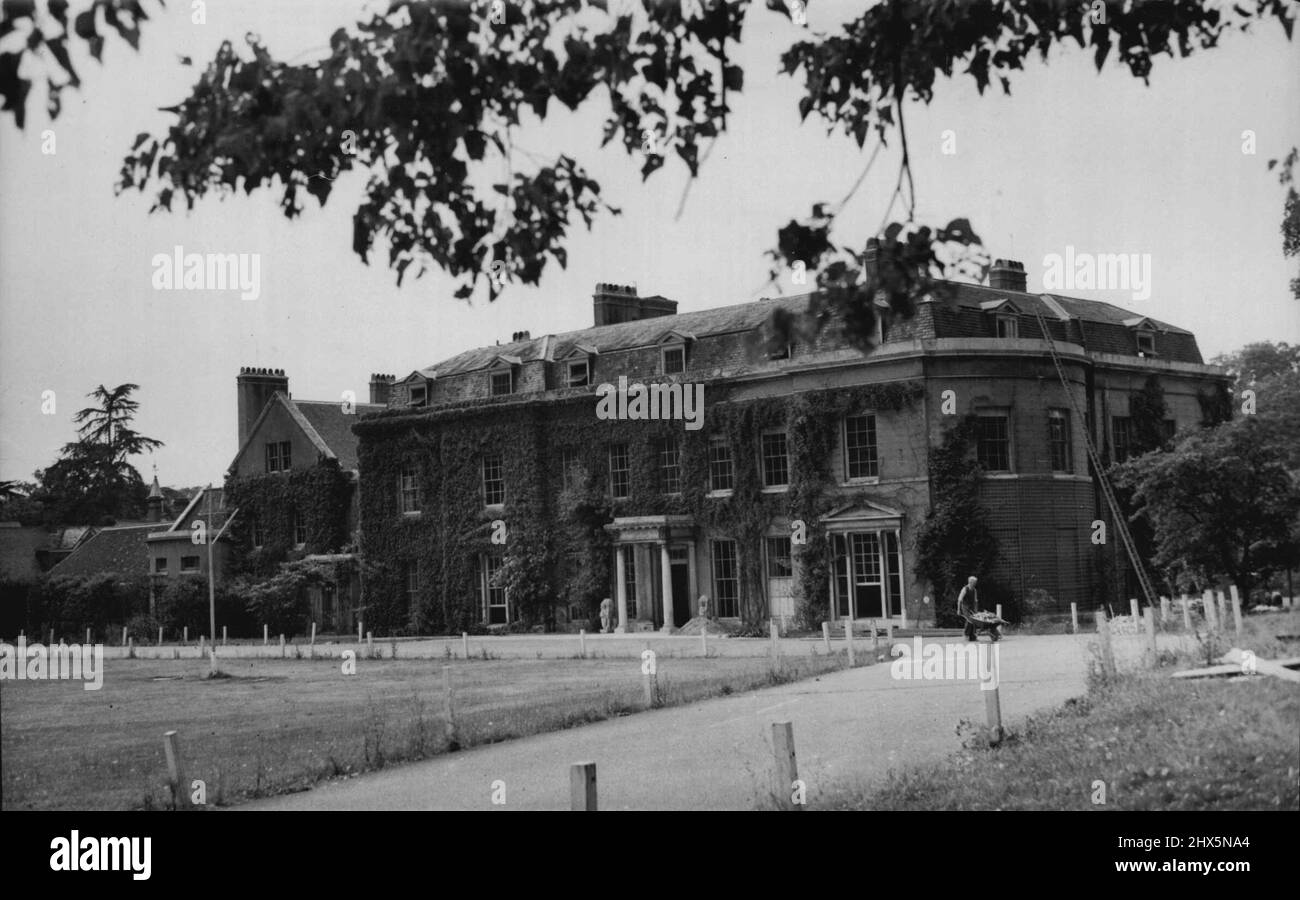 King Gives Sunninghill To Princess Elizabeth And Lt. Phillip ...