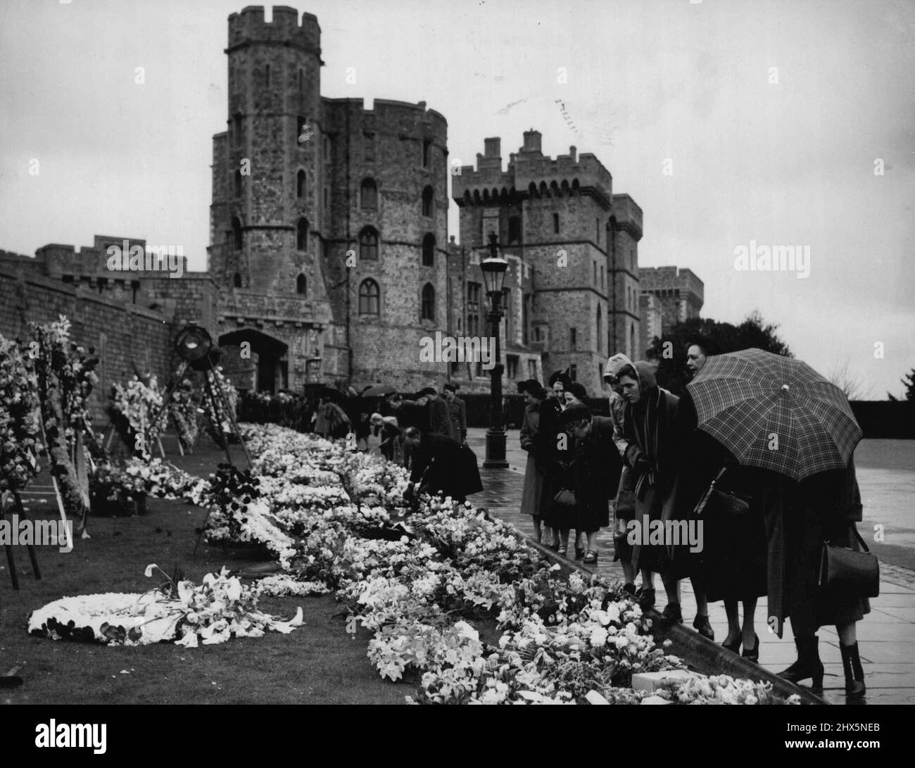 Queen mary 1953 funeral hires stock photography and images Alamy