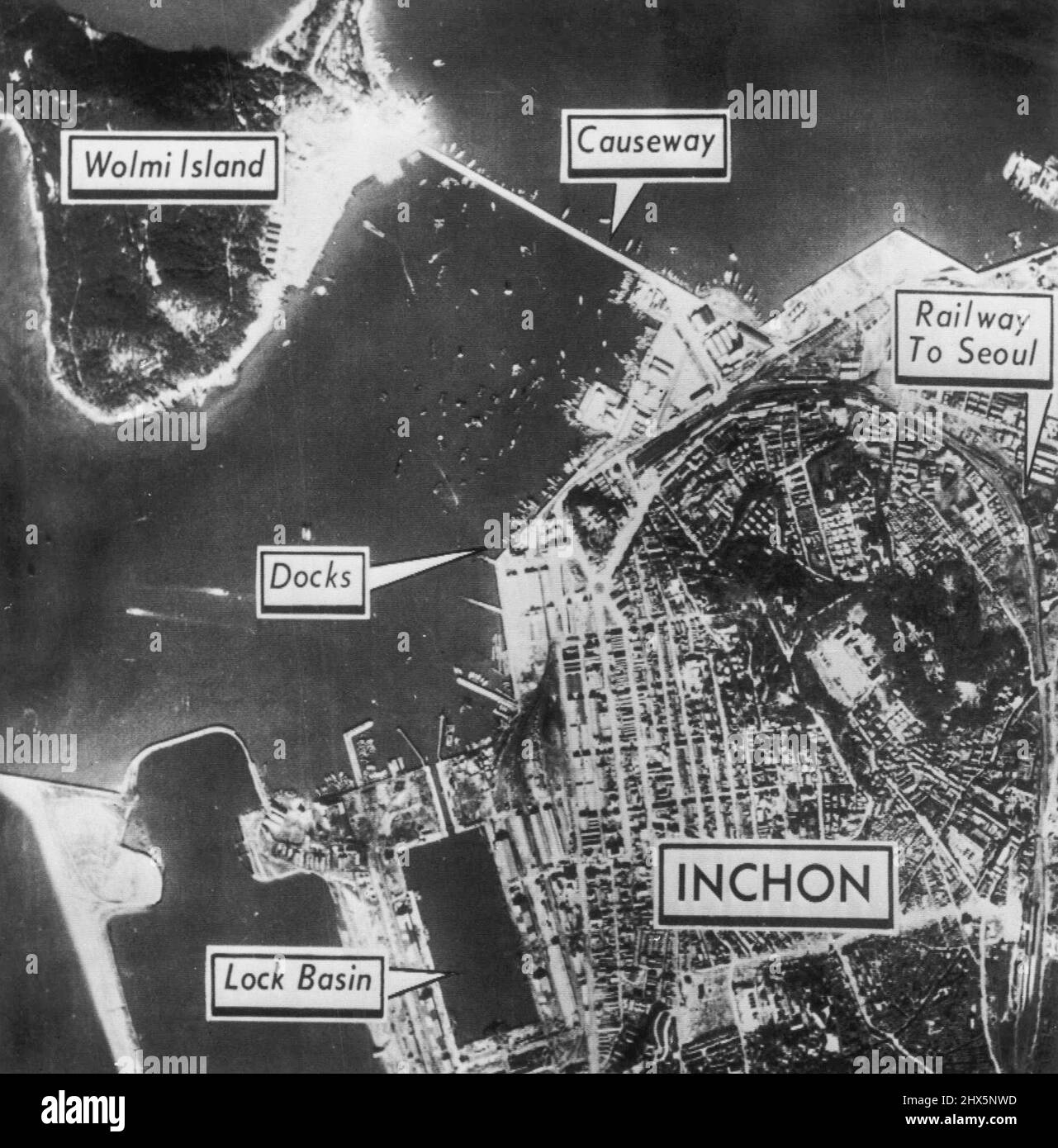 Diagram of Inchon Invasion Area - Aerial photo-diagram shows allied invasion area of Inchon and Wolmi Island on west coast of South Korea. The Island is connected to the city by a causeway. The city's port facilities are back in operation and in use by allied forces. Invasion forces quickly pushed through Inchon against light North Korean opposition and today were fighting in suburbs of Seoul--Red-held South Korean capital--22 miles inland. September 16, 1950. (Photo by AP Wirephoto). Stock Photo