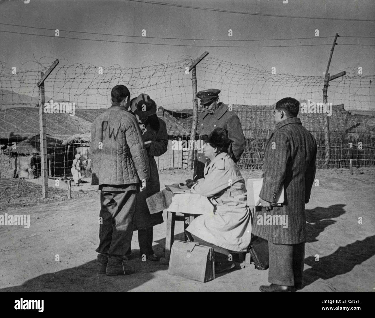 The War In Korea A Chinese Prisoner Of War Is Interrogated By U N   The War In Korea A Chinese Prisoner Of War Is Interrogated By Un Forces Somewhere In Korea December 1 1950 Photo By United Nations 2HX5NYH 