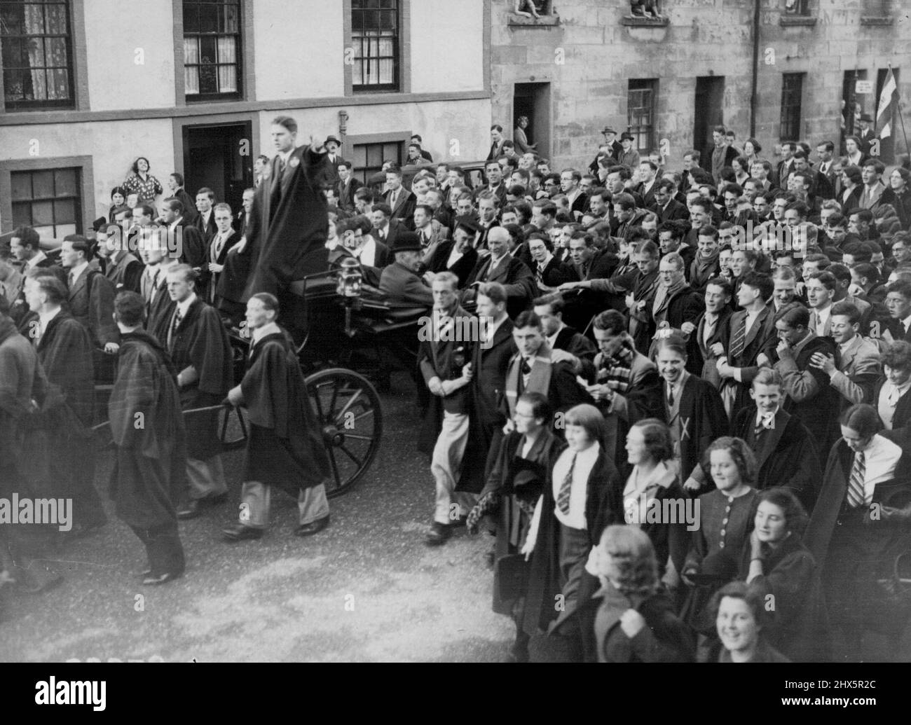 General Smuts being escorted by students to the University House on arrival at St. Andrews. General the R. Hon. Jan Christian Smuts, the famous south African statesman, was enthusiastically installed as rector of St. Andrews' University, Scotland, Oct. 17th. November 25, 1934. (Photo by Sport & General Press Agency Limited). Stock Photo