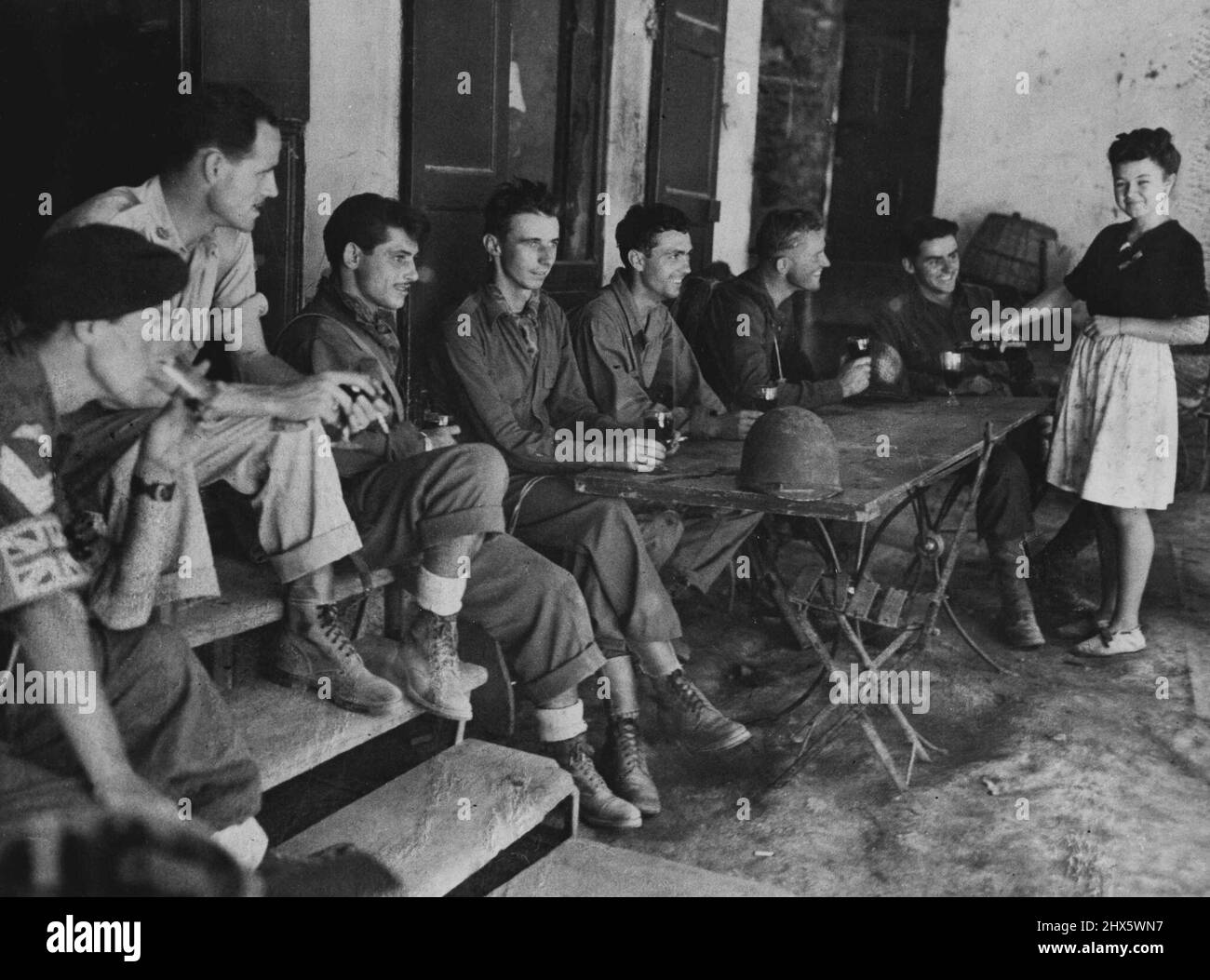 Pilots rest between flights in southern France. Glider pilots find vino and relaxation at a bar in a liberated French coastal town after strenuous hours of piloting gliders into France.U.S army pictorial service photo thru pwb. - serviced by rx to e list, NA., and it.) approved by appropriate military authority. August 19, 1944. (Photo by U.S. Office Of War Information Picture). Stock Photo