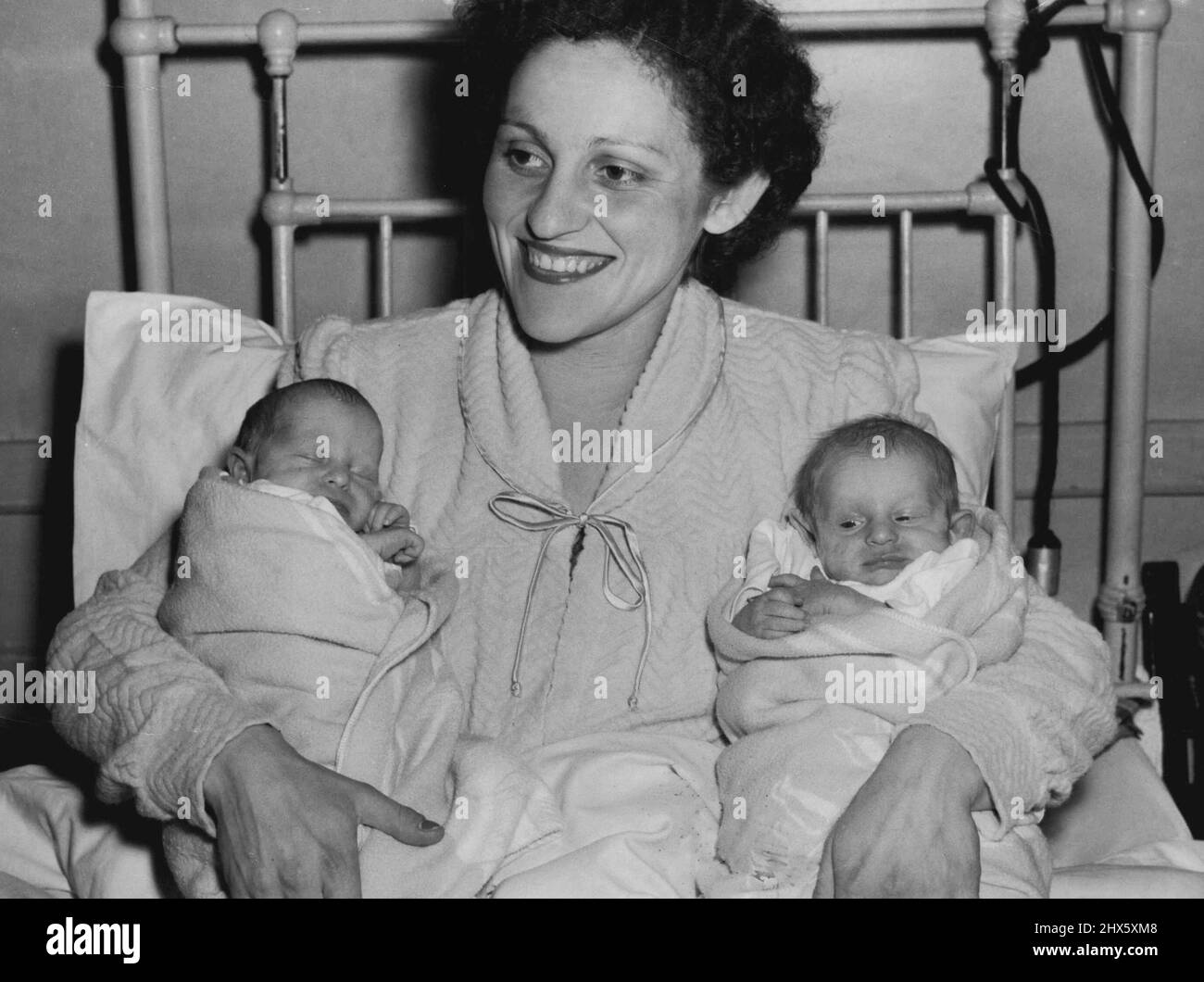 Triplicate Doctor 1950s baby hospital hi-res stock photography and images - Alamy
