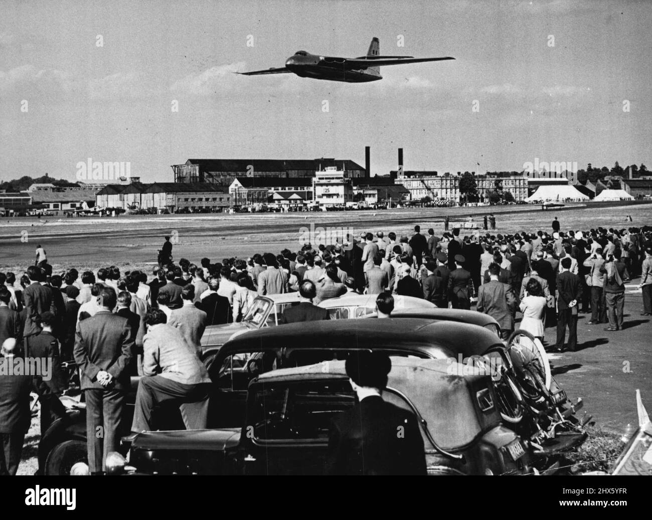 The Farnborough Aircraft Display -- The Vickers Armstrong Valiant ...