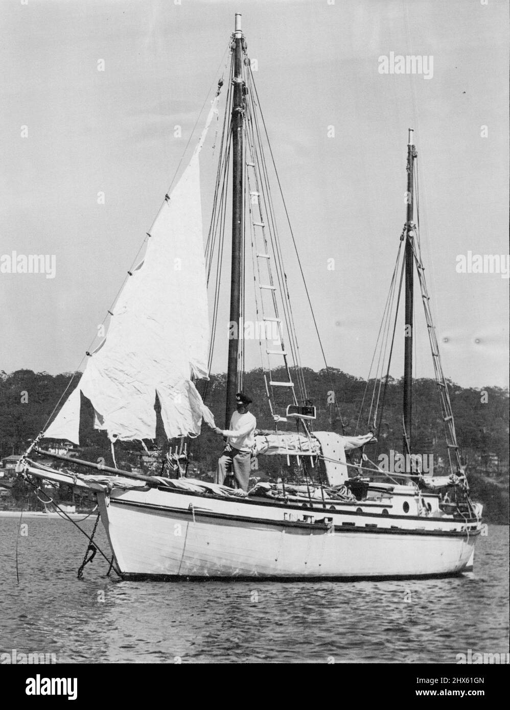 Trevor Tuckfields & his boat Warroo at Newport which he sailed from Perth via the North of Australia. He will stay in Sydney until he replaces his sail's which have been tattered by storms. His wife sailed with him as his only other crew member. October 02, 1952.;Trevor Tuckfields & his boat Warroo at Newport which he sailed from Perth via the North of Australia. He will stay in Sydney until he replaces his sail's which have been tattered by storms. His wife sailed with him as his only other cre Stock Photo