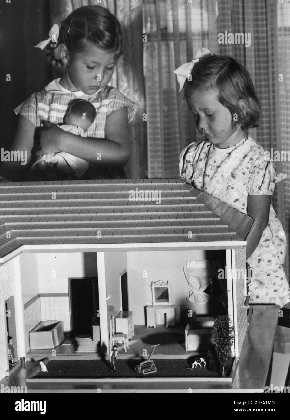 1950s GIRL PLAYING WITH DOLL HOUSE DOLLS TOYS Stock Photo, 55% OFF